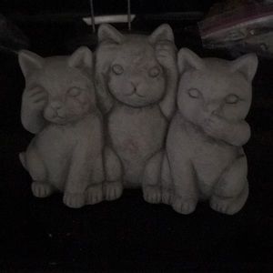 Cat decorative statue